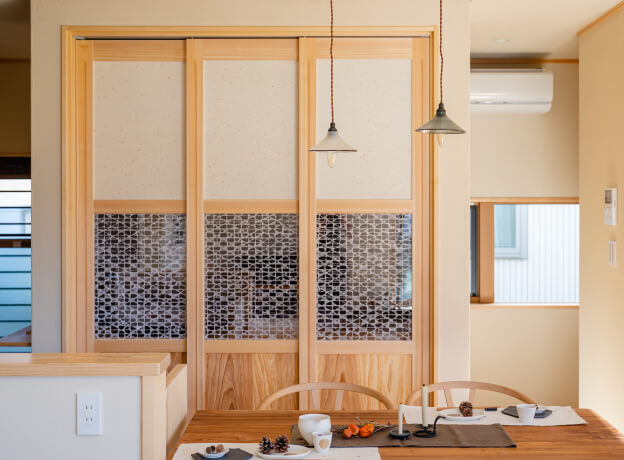 画像：新日本建設の西条喜多川モデルハウス「楼」のしつらえ品①こより和紙②周桑和紙